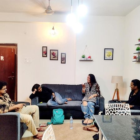 Nomad'S Nest Backpackers Hostel グワーハーティー エクステリア 写真