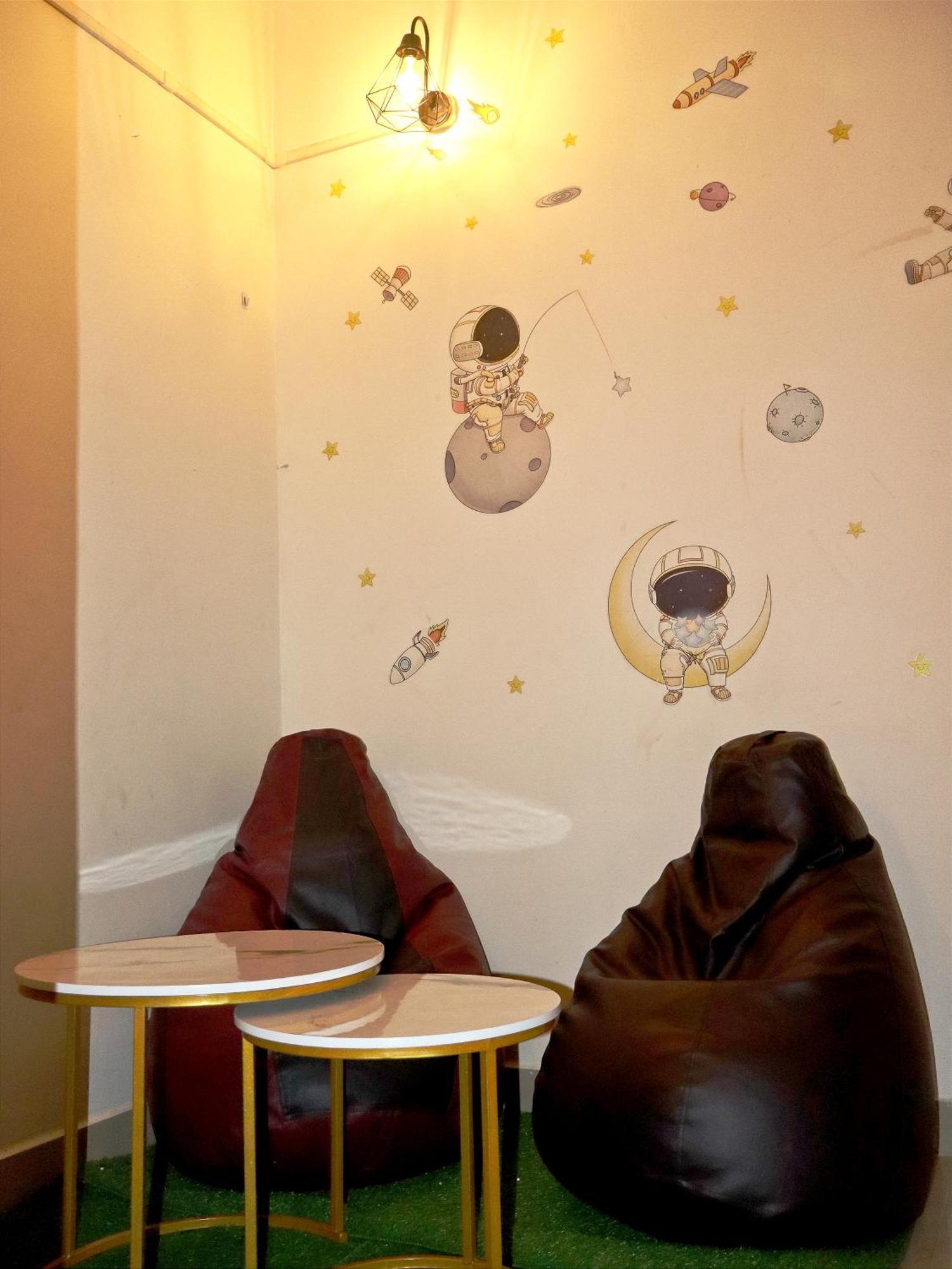 Nomad'S Nest Backpackers Hostel グワーハーティー エクステリア 写真