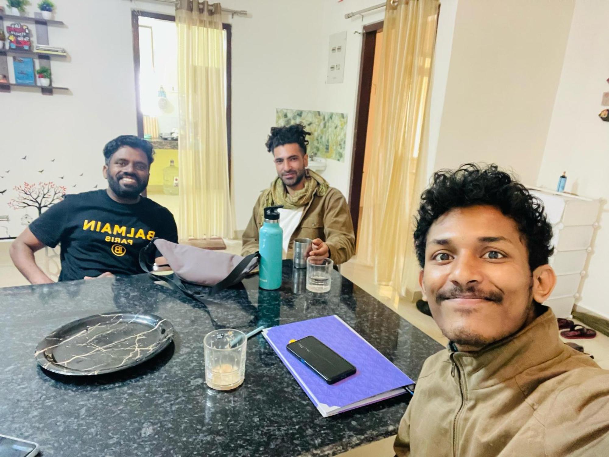 Nomad'S Nest Backpackers Hostel グワーハーティー エクステリア 写真