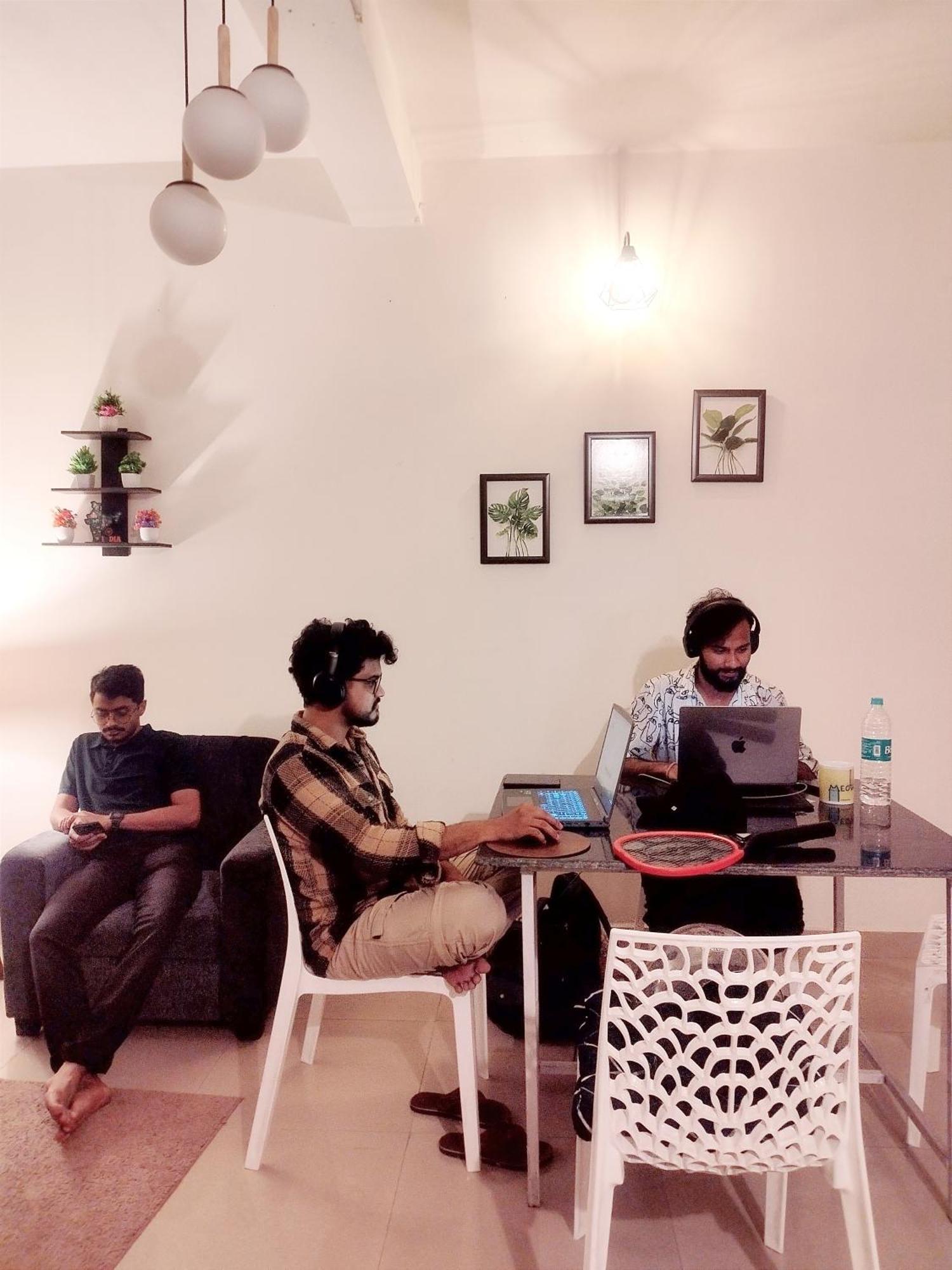 Nomad'S Nest Backpackers Hostel グワーハーティー エクステリア 写真